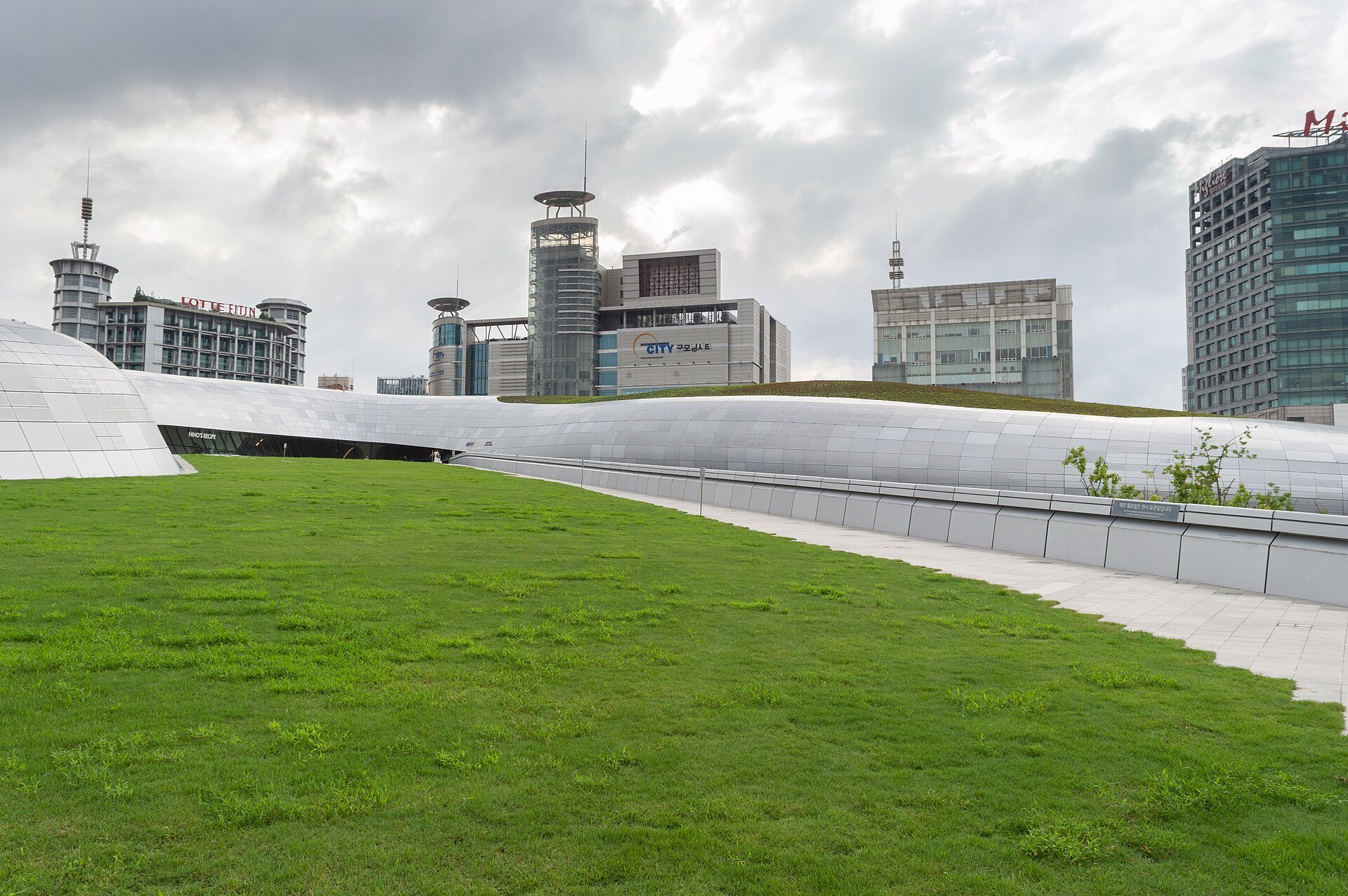 The grassed roof of the Dongdaemun Design Plaza sweeping up from the plaza