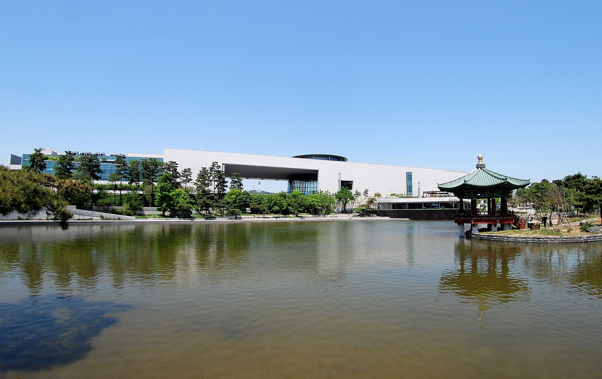 The long low front of the National Museum of Korea across its reflecting pond