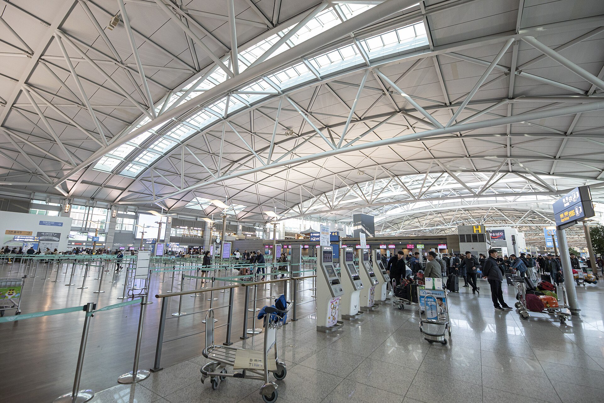 The departures hall of Incheon International Airport Terminal 1